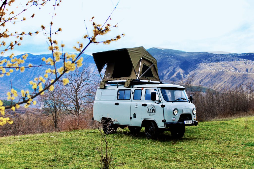 UAZ Buhanka mit Dachzelt